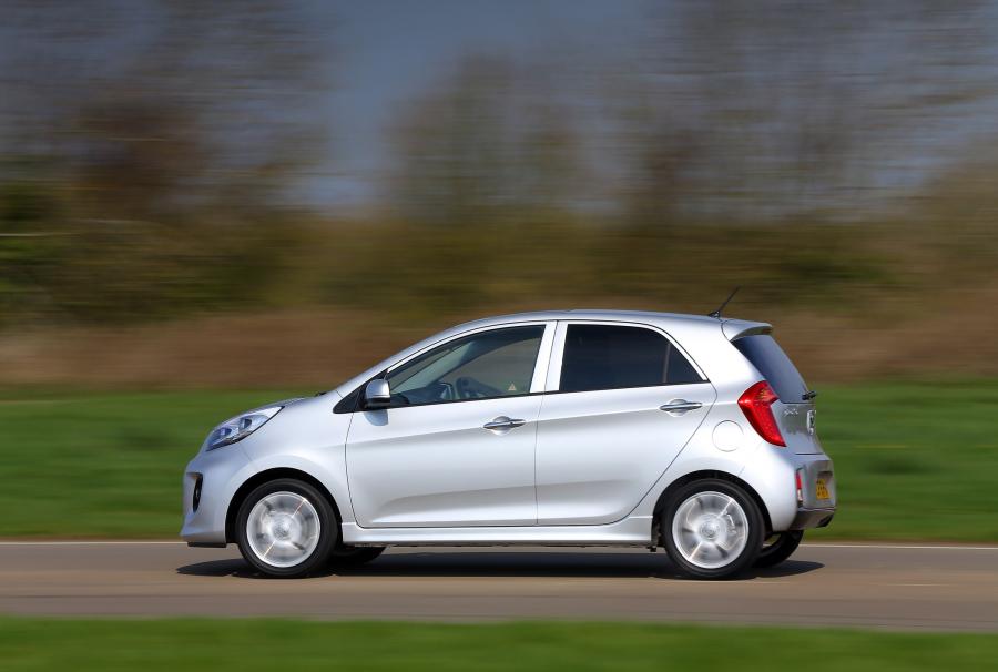  Kia Picanto EcoDynamics 5-Door 2015 года  (UK) (фото 12 из 21)